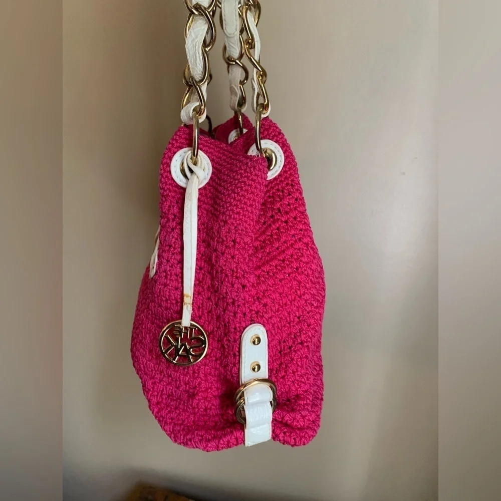 The Sak fuschia crochet purse with gold chains pink y2k